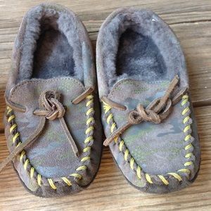 LL Bean kid Slippers gray size 11